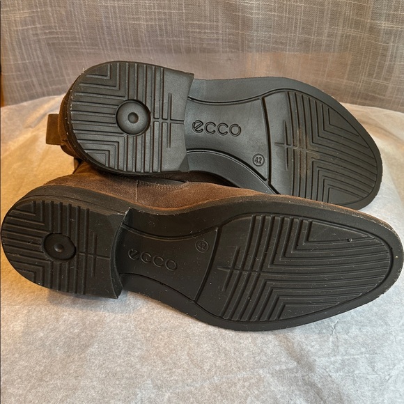 Ecco Chelsea boots
